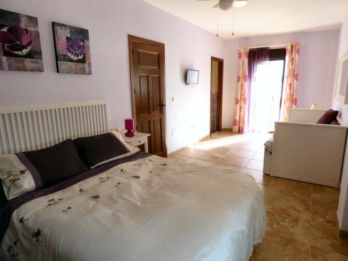 Image No.31-3 Bed Townhouse for sale