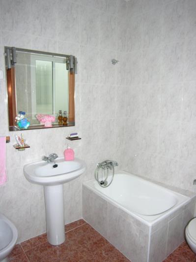 Image No.9-2 Bed Townhouse for sale