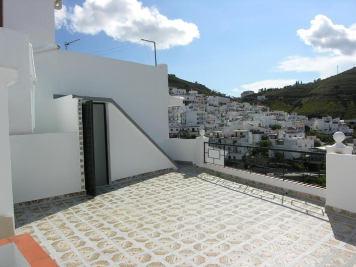 Image No.11-2 Bed Townhouse for sale