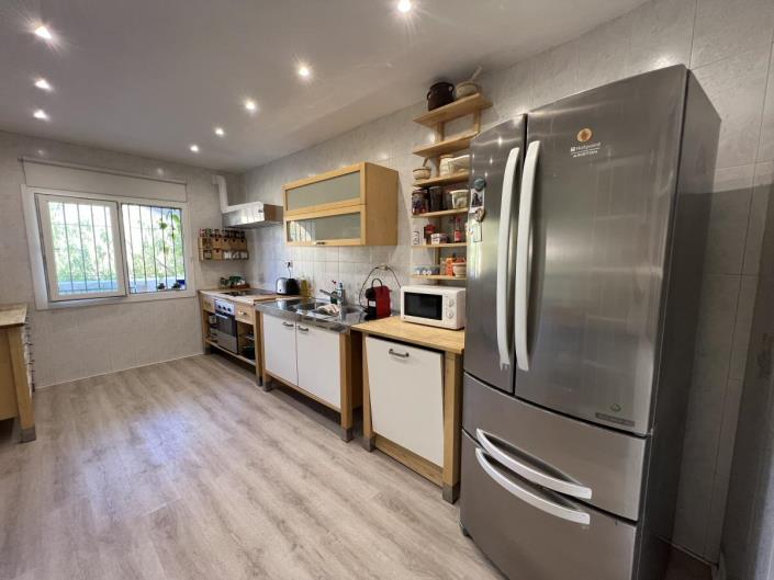 Image No.12-4 Bed Townhouse for sale