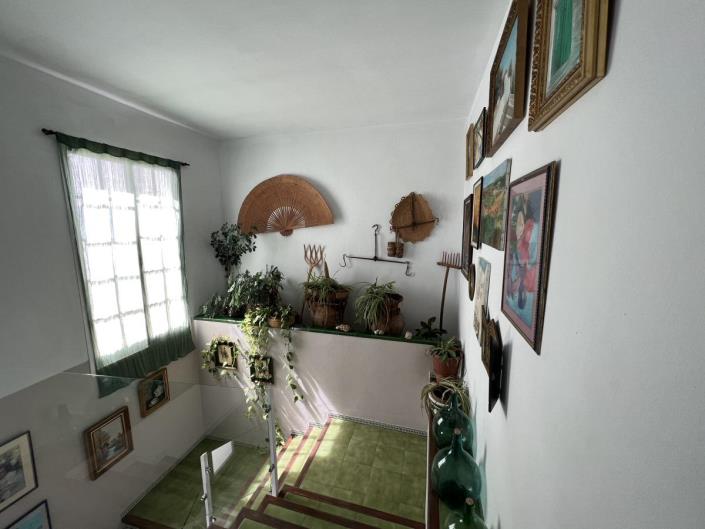 Image No.17-4 Bed Townhouse for sale