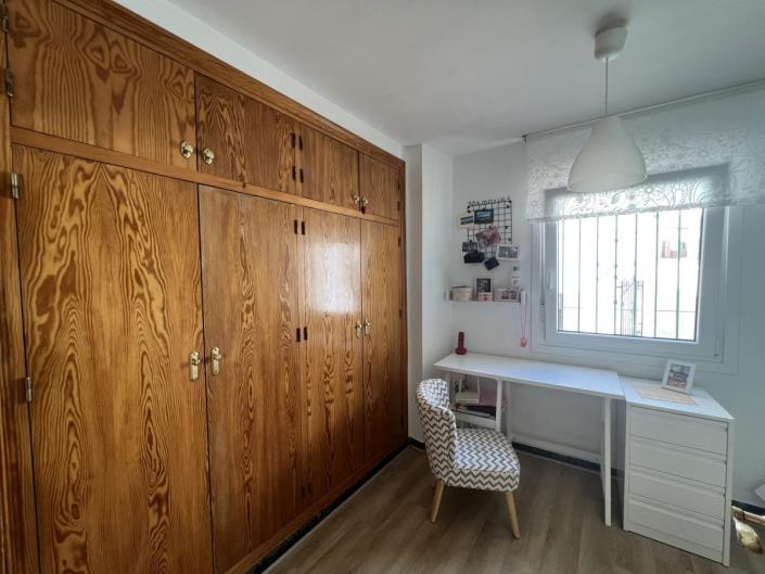 Image No.18-4 Bed Townhouse for sale