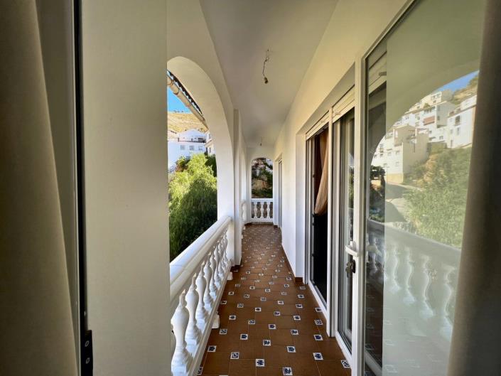 Image No.23-4 Bed Townhouse for sale