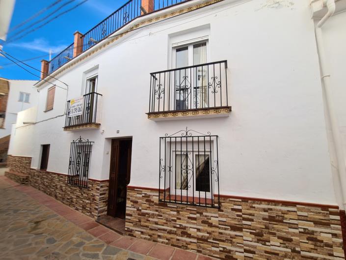 Image No.1-4 Bed Townhouse for sale