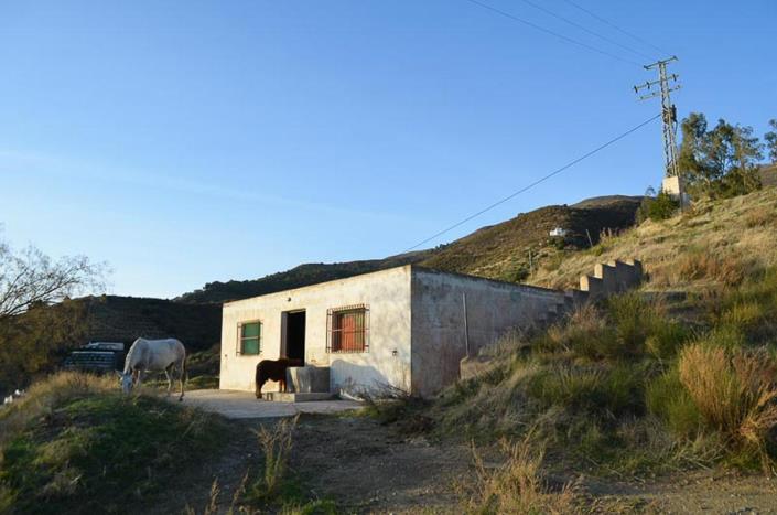 Image No.24-3 Bed Country Property for sale