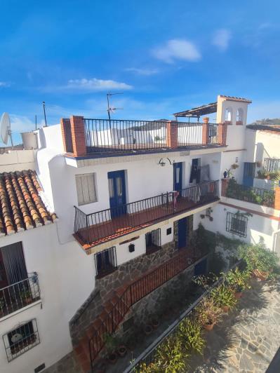 Image No.11-6 Bed Townhouse for sale