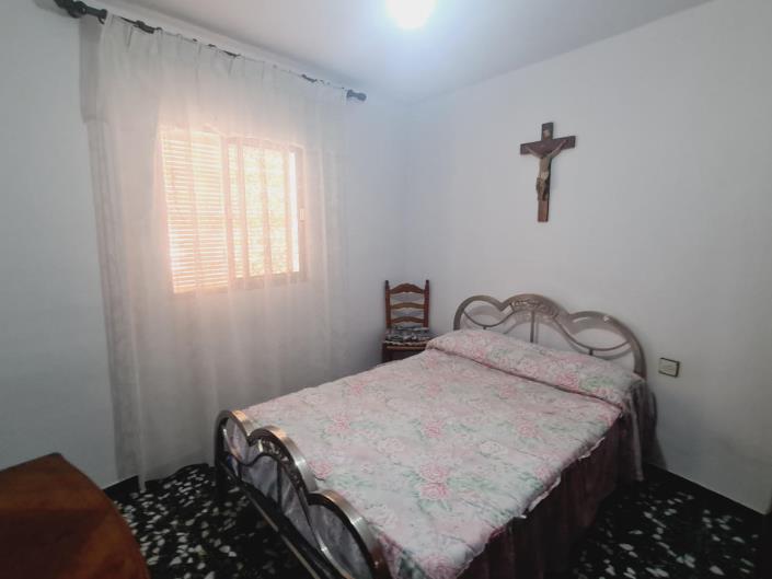 Image No.12-6 Bed Townhouse for sale