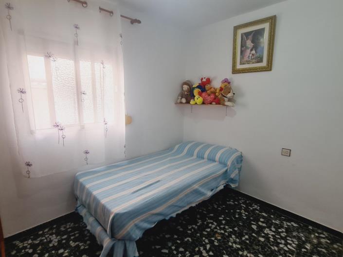 Image No.13-6 Bed Townhouse for sale