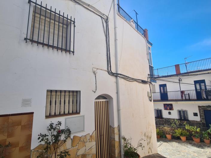 Image No.25-6 Bed Townhouse for sale