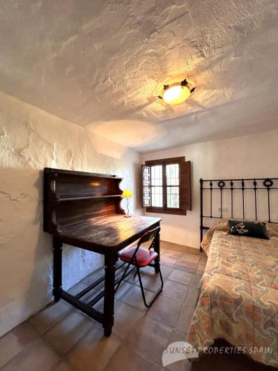 Image No.13-4 Bed Townhouse for sale