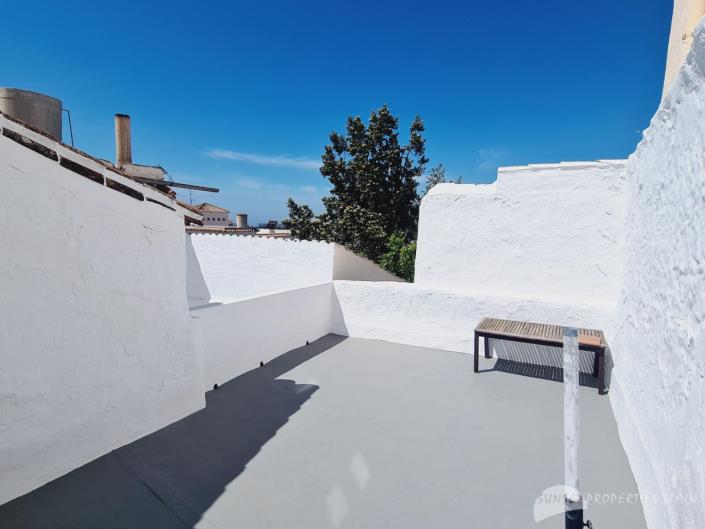 Image No.17-4 Bed Townhouse for sale