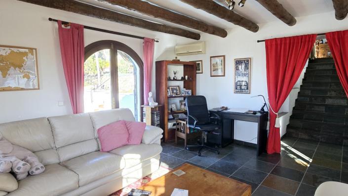 Image No.10-6 Bed Hotel for sale