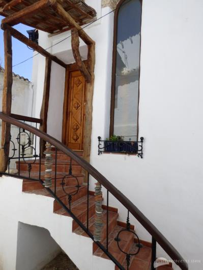 Image No.26-3 Bed Townhouse for sale