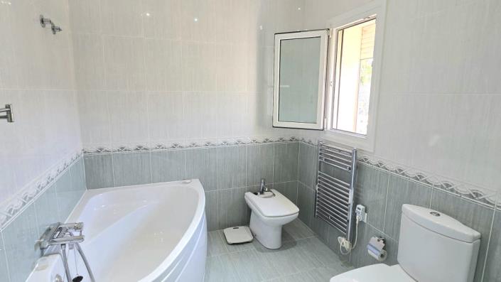 Image No.37-5 Bed Villa for sale