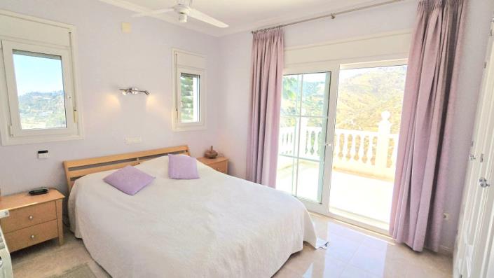 Image No.40-5 Bed Villa for sale