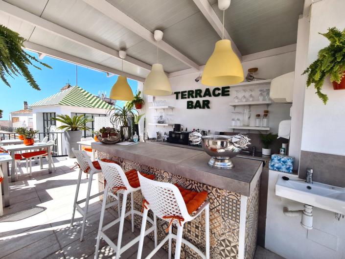 Image No.1-5 Bed Commercial for sale