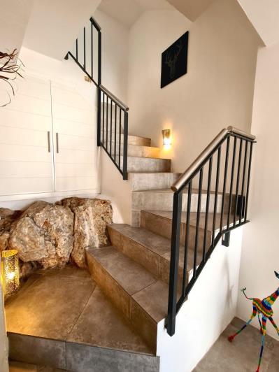 Image No.14-5 Bed Commercial for sale