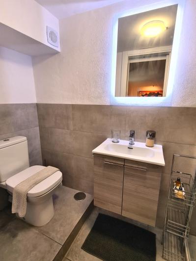 Image No.24-5 Bed Commercial for sale