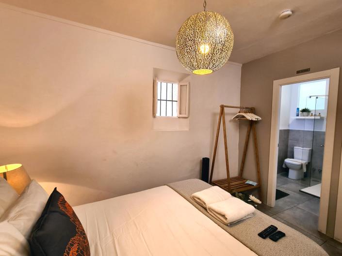 Image No.28-5 Bed Commercial for sale