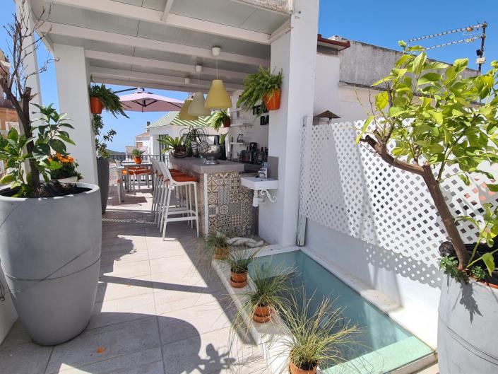 Image No.42-5 Bed Commercial for sale