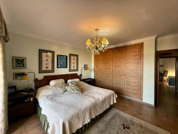 Image No.14-3 Bed Townhouse for sale