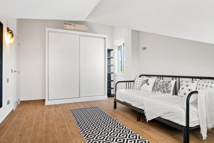 Image No.21-3 Bed Penthouse for sale