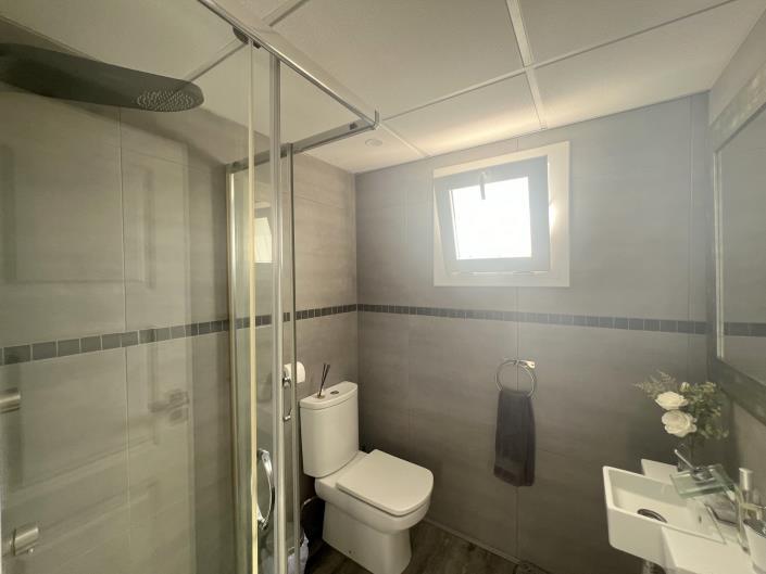 Image No.8-4 Bed Villa / Detached for sale