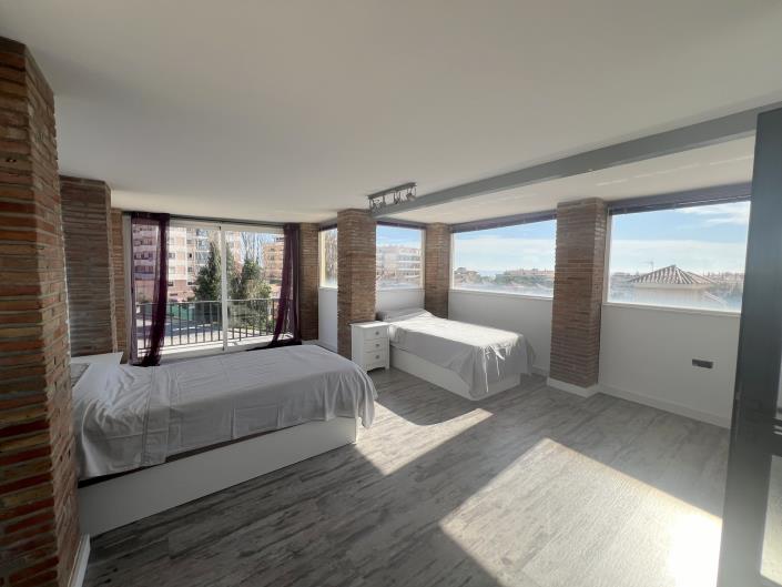 Image No.18-4 Bed Villa / Detached for sale