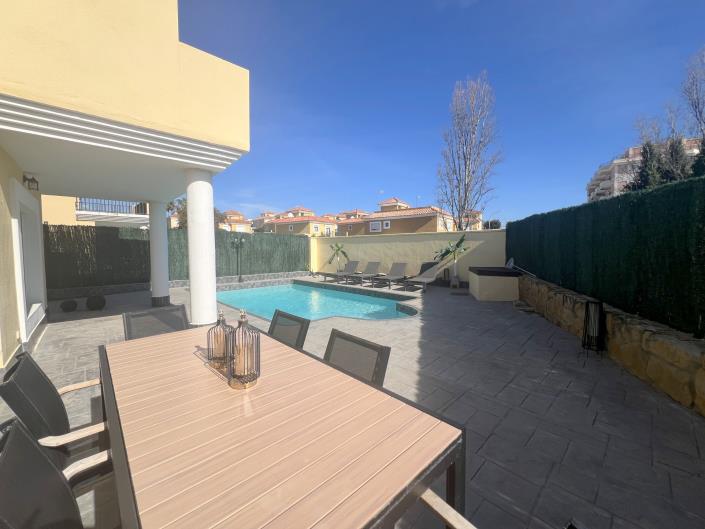 Image No.21-4 Bed Villa / Detached for sale