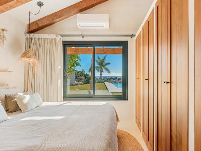 Image No.10-6 Bed Villa / Detached for sale