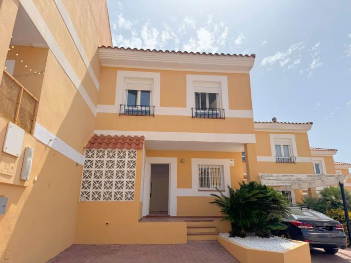 Image No.1-3 Bed Townhouse for sale