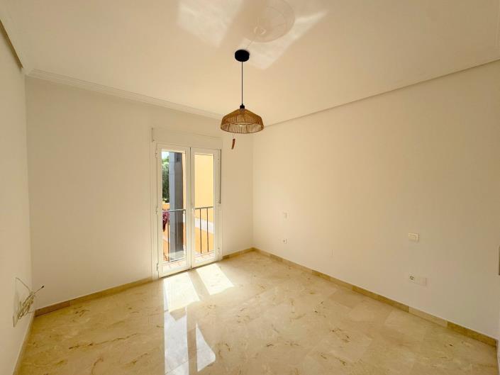 Image No.12-3 Bed Townhouse for sale