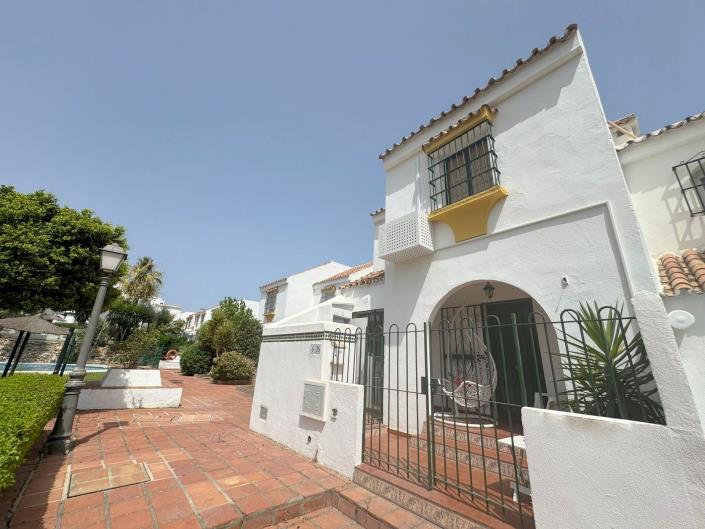 Image No.1-4 Bed Semi-Detached for sale