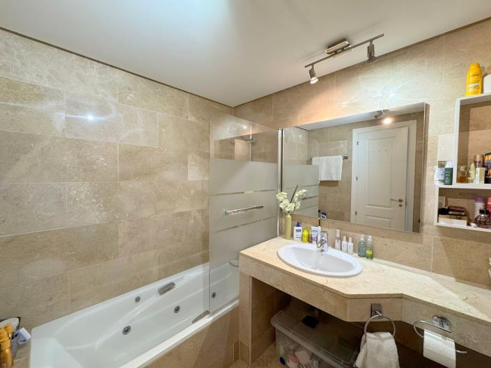 Image No.26-2 Bed Apartment for sale