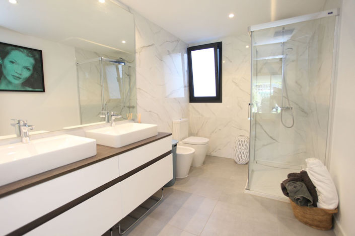 Image No.23-3 Bed Property for sale