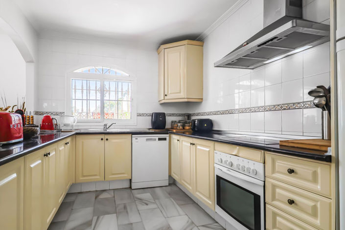 Image No.19-2 Bed Property for sale