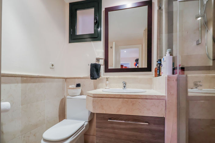 Image No.13-2 Bed Property for sale