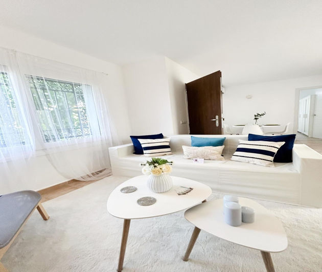 Image No.10-2 Bed Property for sale