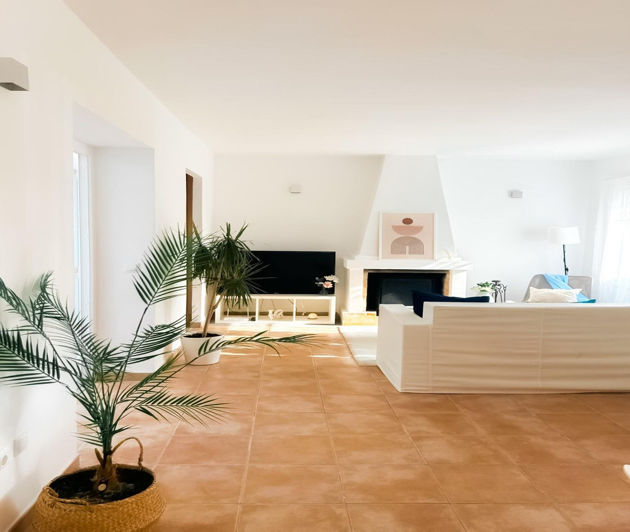 Image No.14-2 Bed Property for sale