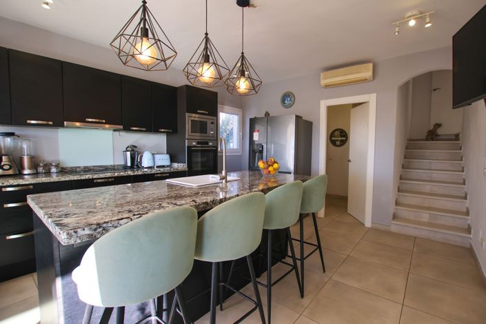 Image No.11-4 Bed House for sale