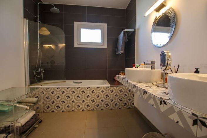 Image No.15-4 Bed House for sale