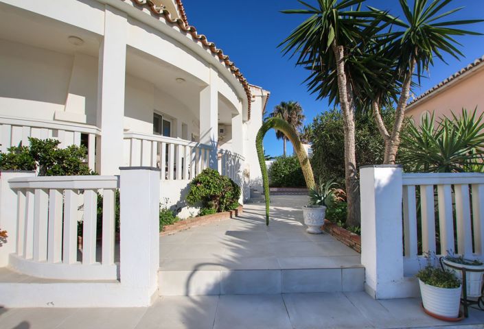 Image No.2-4 Bed House for sale