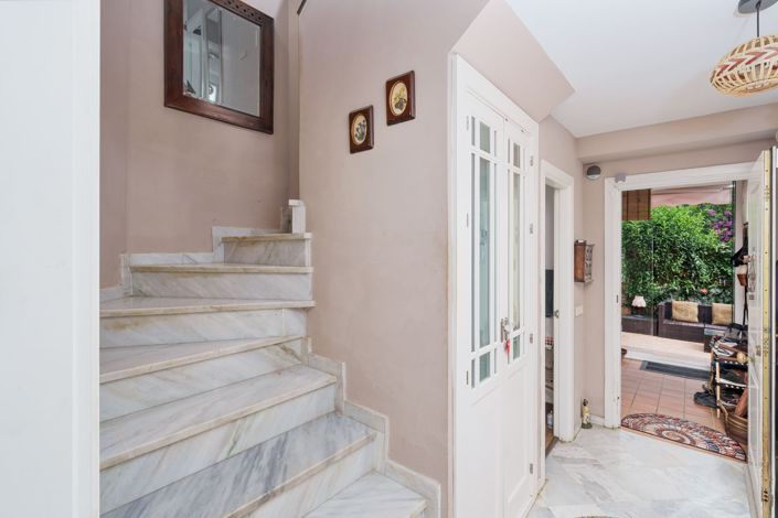 Image No.11-3 Bed House for sale