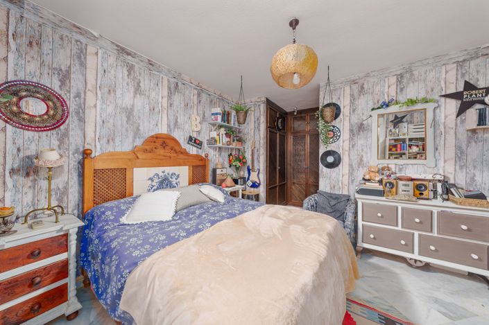 Image No.13-3 Bed House for sale