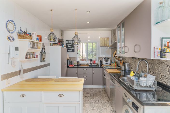 Image No.9-3 Bed House for sale