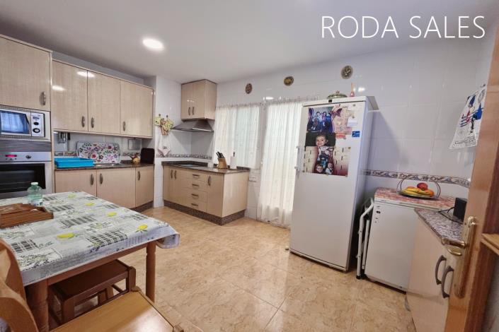 Image No.12-3 Bed Townhouse for sale