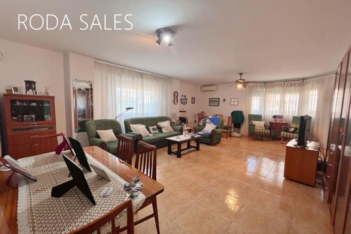 Image No.8-3 Bed Townhouse for sale