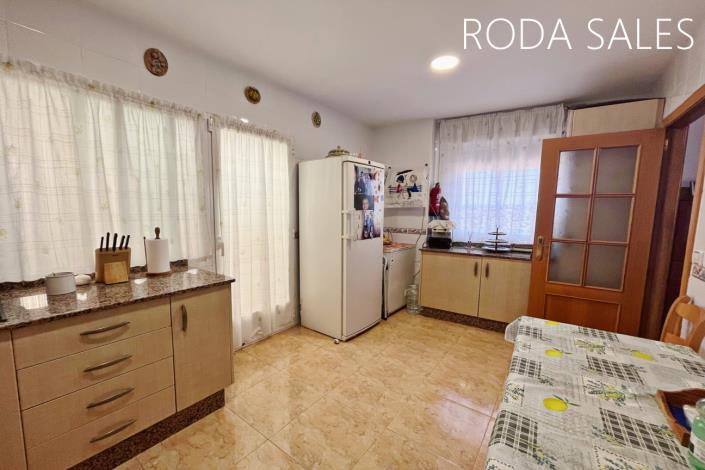 Image No.14-3 Bed Townhouse for sale