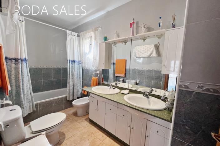 Image No.23-3 Bed Townhouse for sale