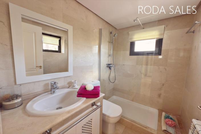 Image No.21-3 Bed Villa / Detached for sale